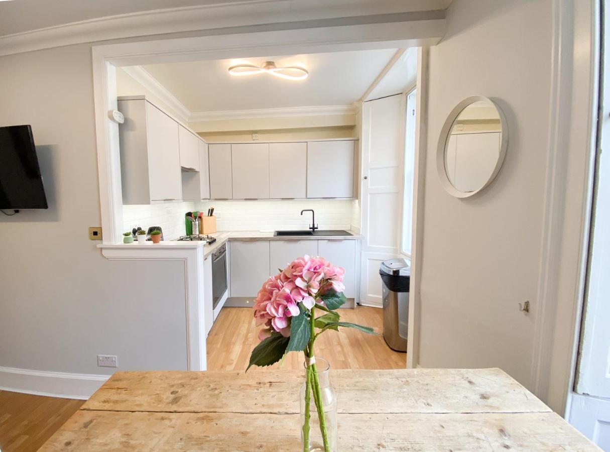 Rose Street'S Hidden Treasure- 2Bed Newly Refurbished Apt Edinburgh Bagian luar foto